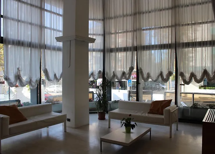 מלון Grand Meeting 3*