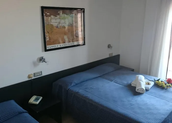 Grand Meeting מלון