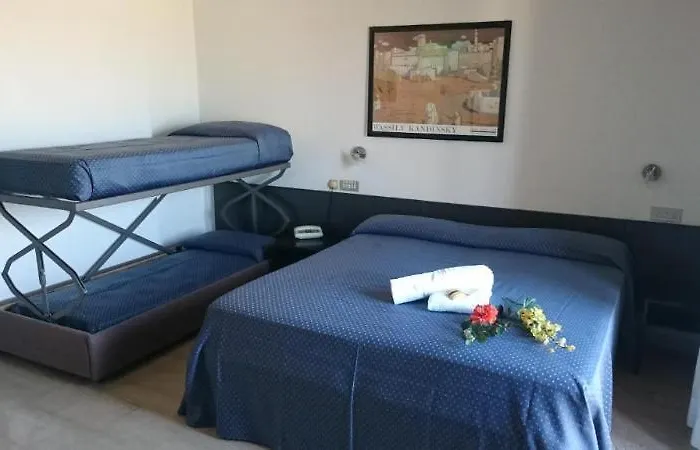 Grand Meeting מלון