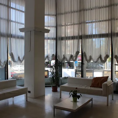 Hotel Grand Meeting 3*